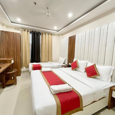 Hotel Shree Radha Krishna Varanasi Esterno foto