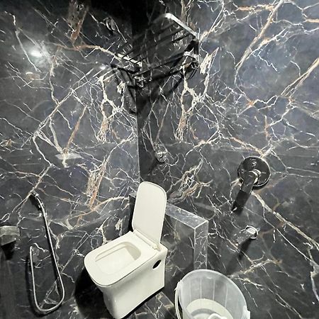 Hotel Shree Radha Krishna Varanasi Esterno foto