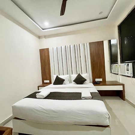 Hotel Shree Radha Krishna Varanasi Esterno foto