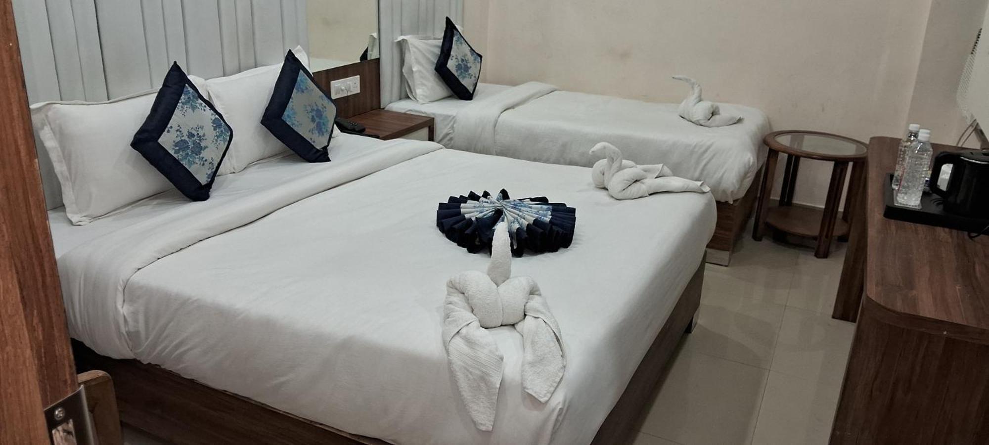 Hotel Shree Radha Krishna Varanasi Esterno foto