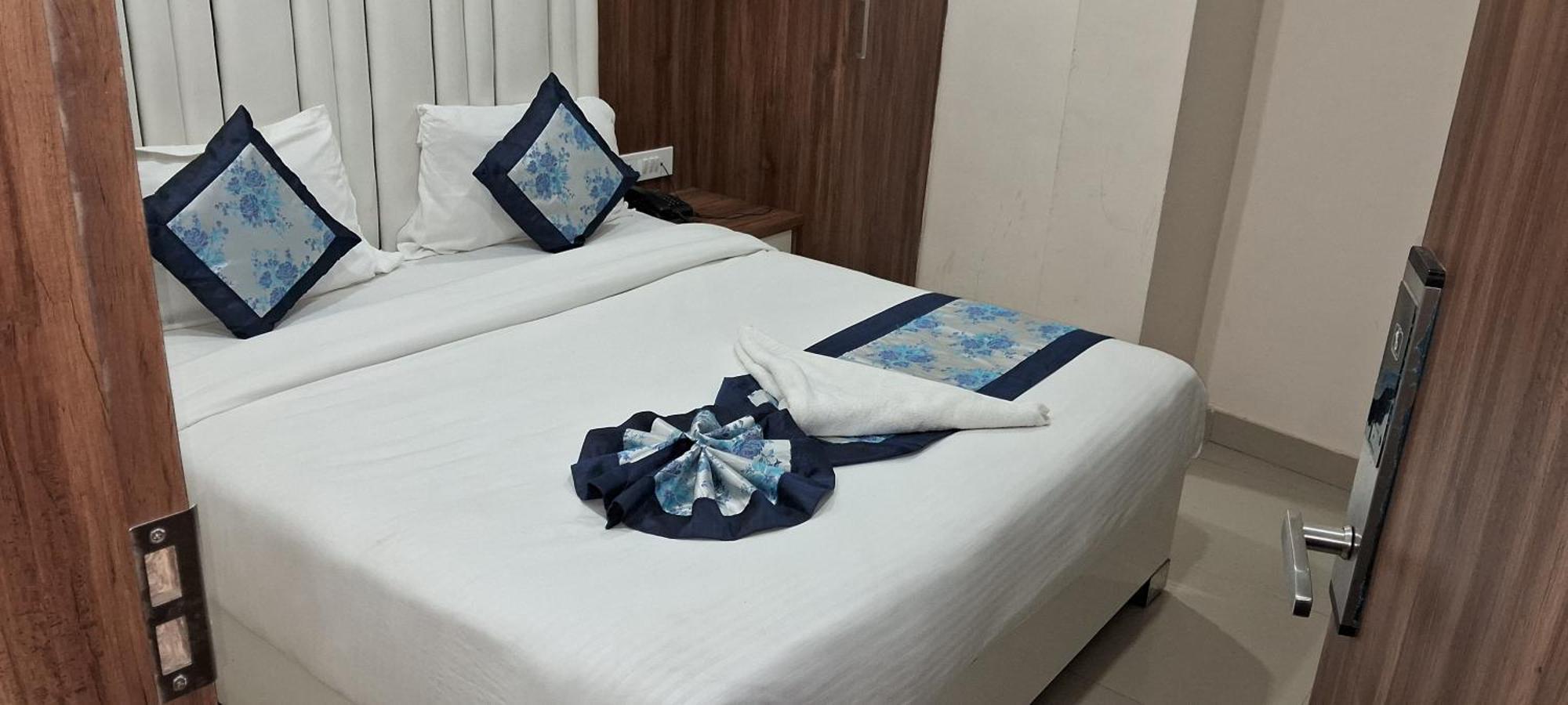 Hotel Shree Radha Krishna Varanasi Esterno foto