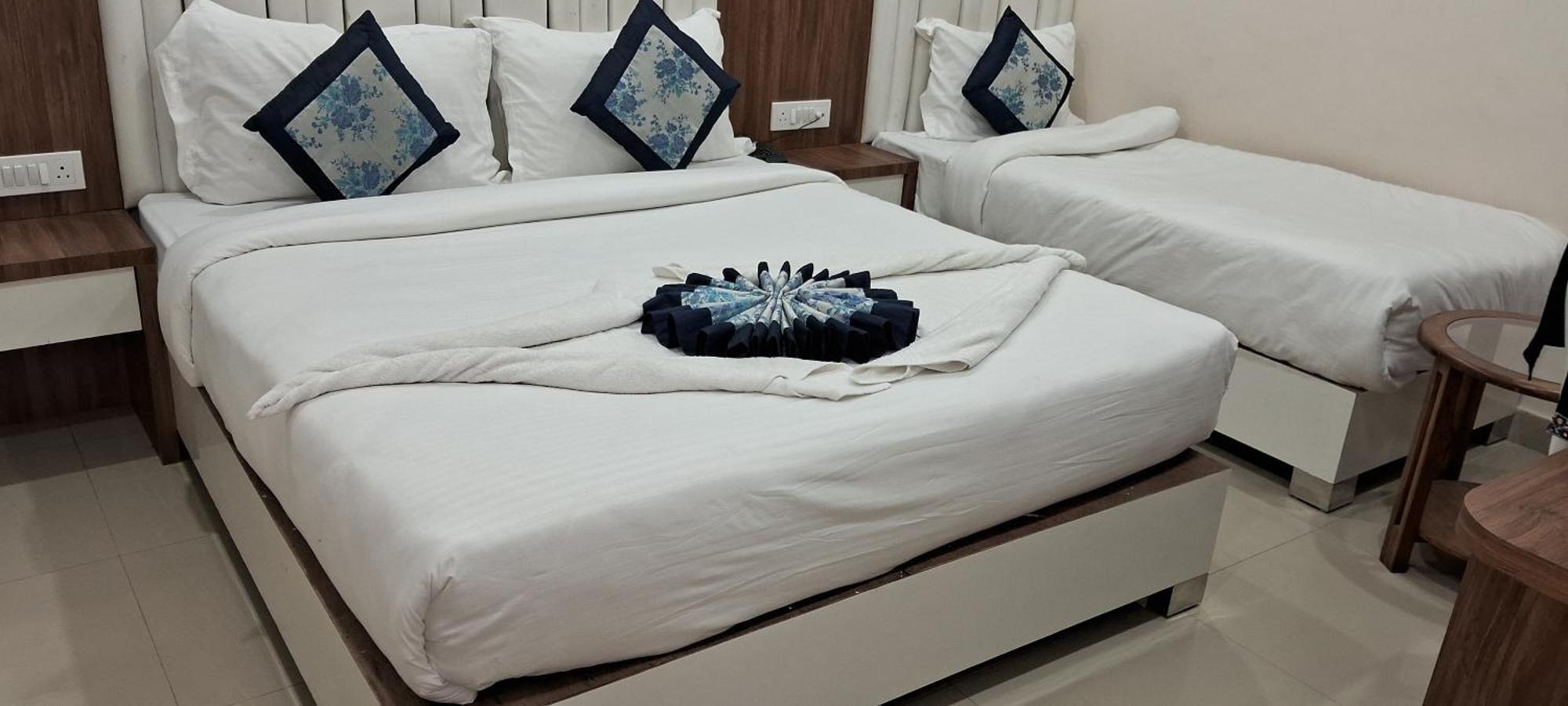 Hotel Shree Radha Krishna Varanasi Esterno foto