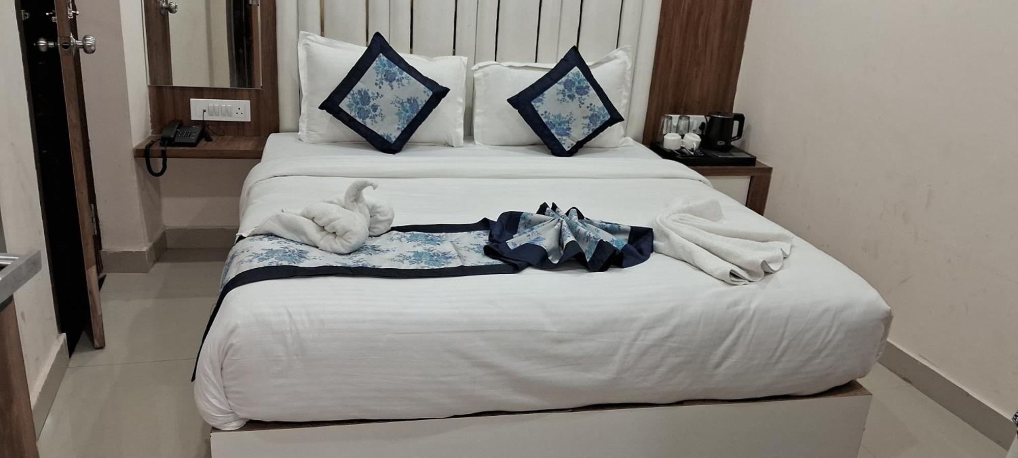 Hotel Shree Radha Krishna Varanasi Esterno foto