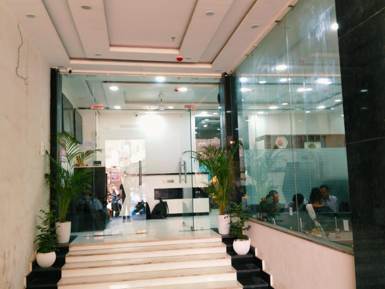 Hotel Shree Radha Krishna Varanasi Esterno foto