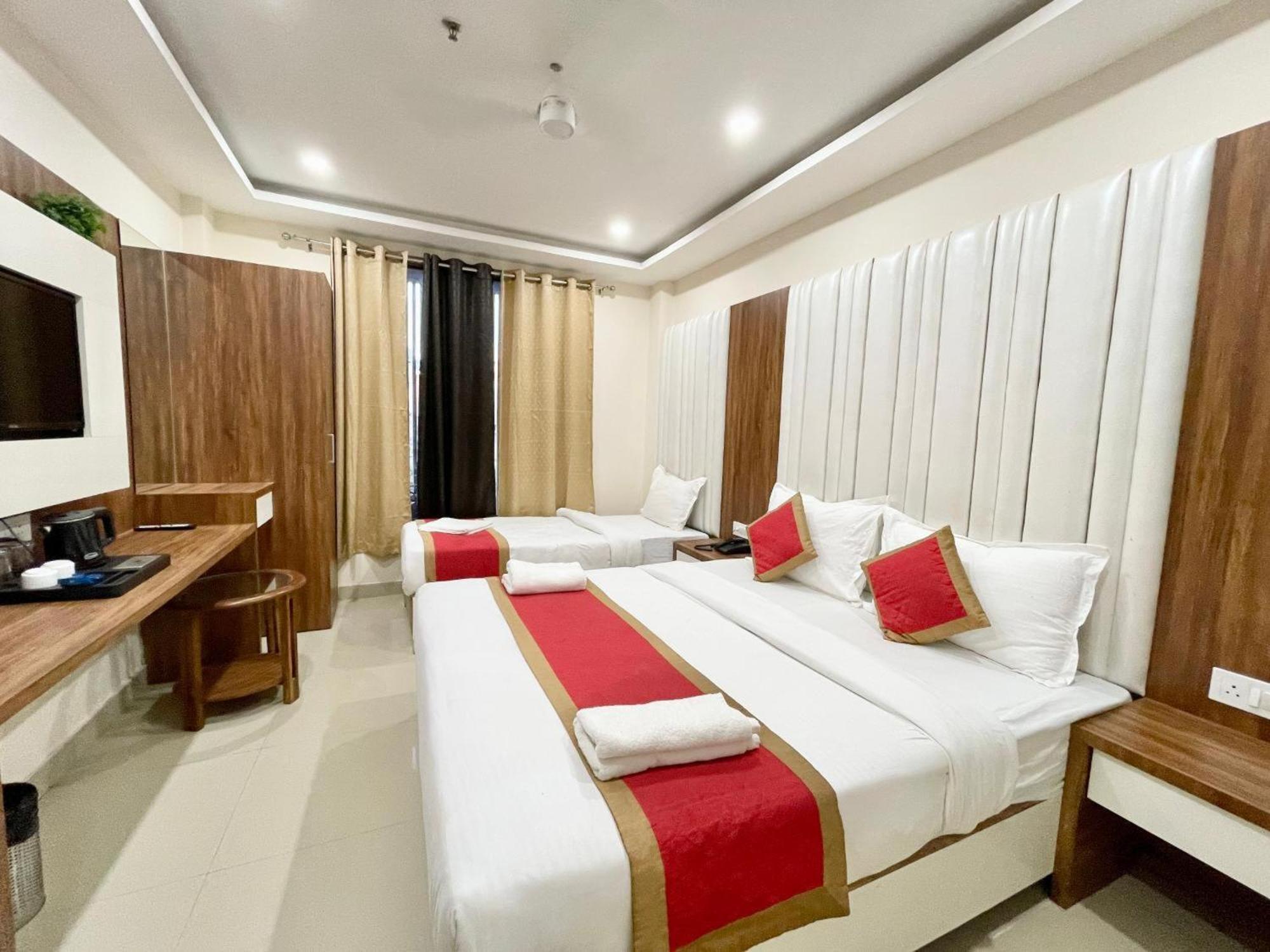 Hotel Shree Radha Krishna Varanasi Esterno foto