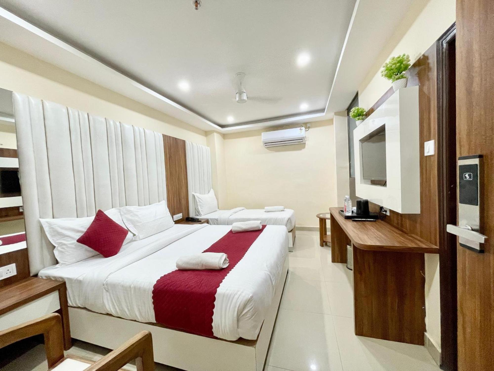 Hotel Shree Radha Krishna Varanasi Esterno foto