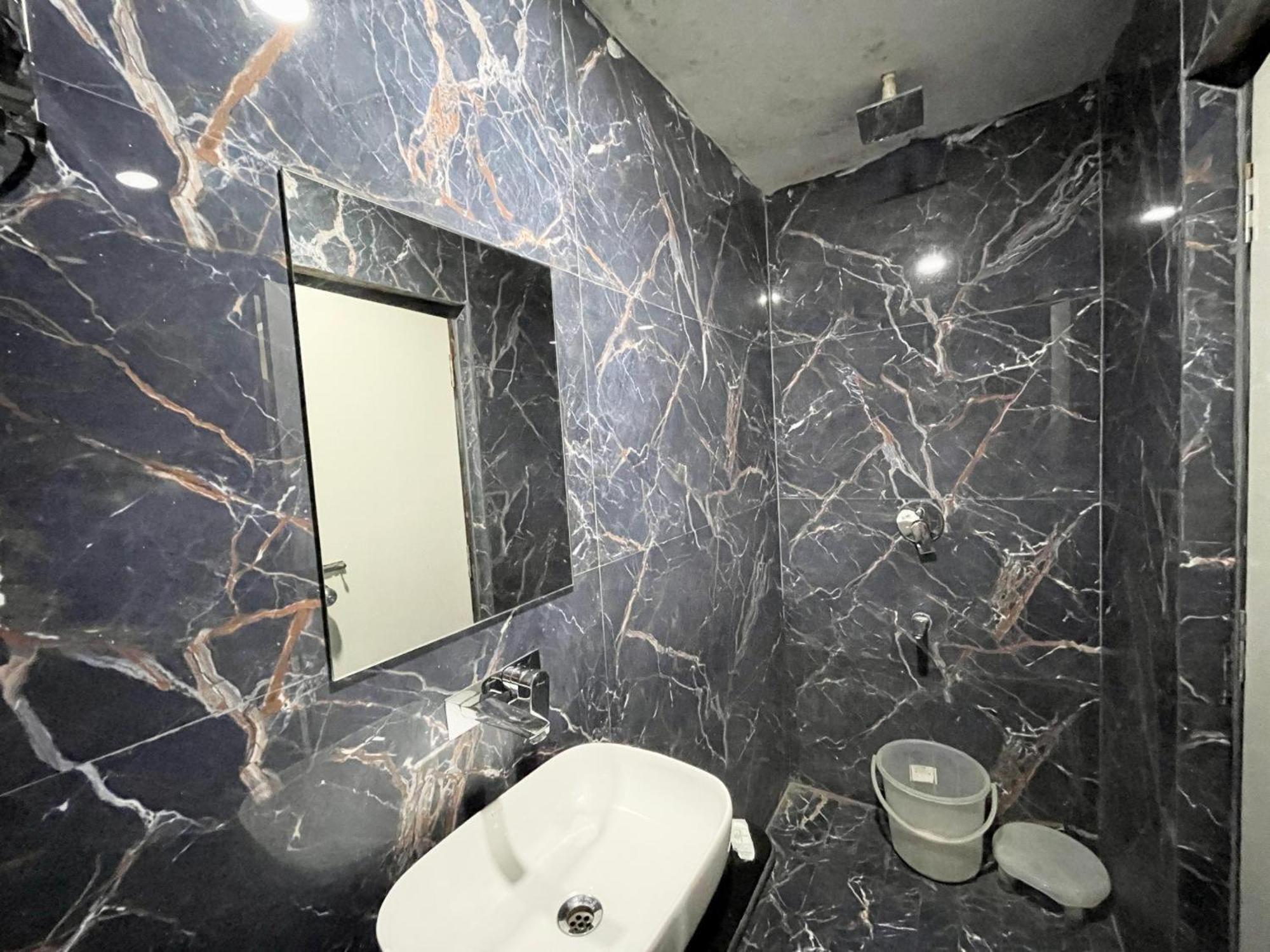 Hotel Shree Radha Krishna Varanasi Esterno foto