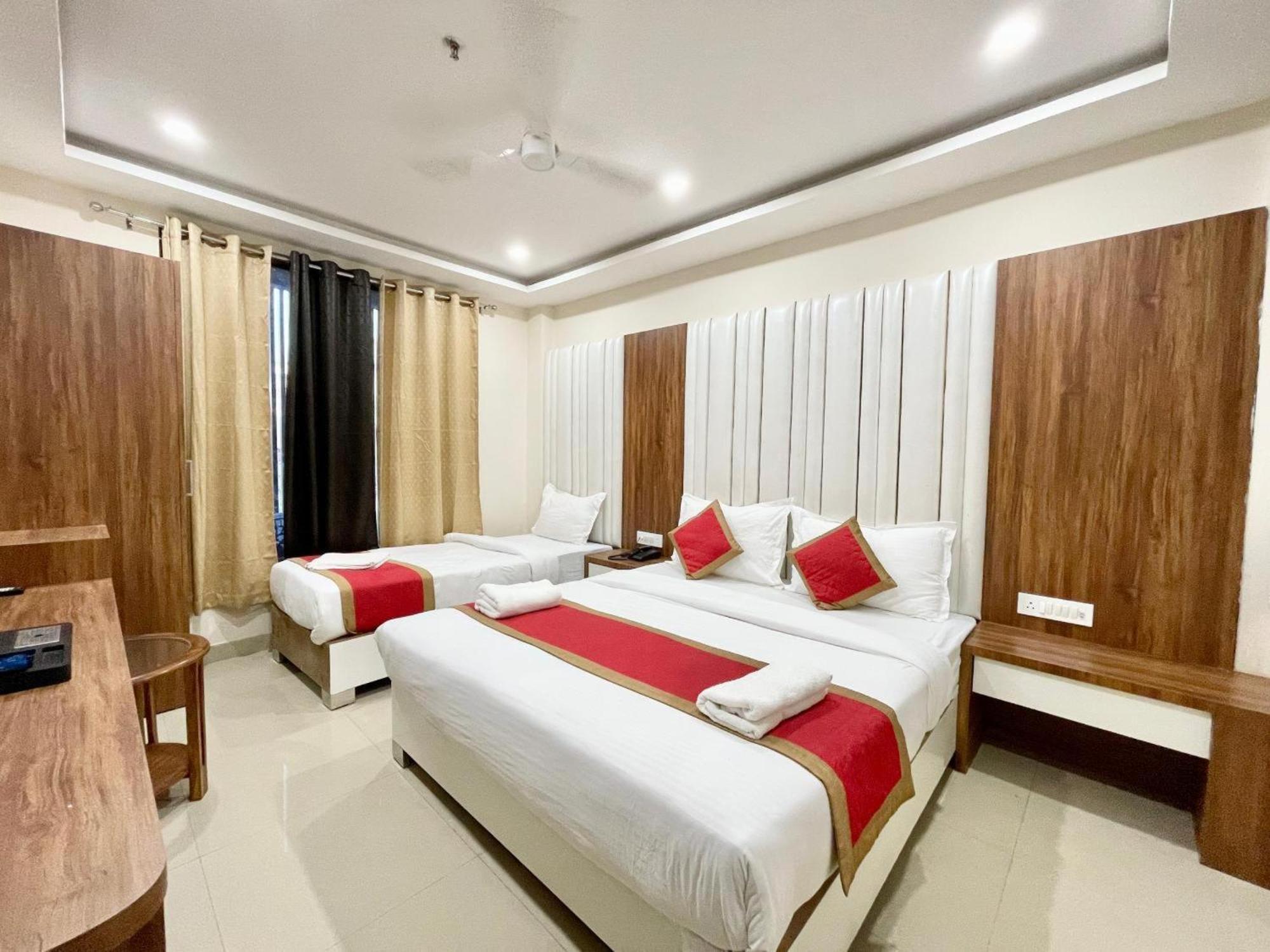 Hotel Shree Radha Krishna Varanasi Esterno foto