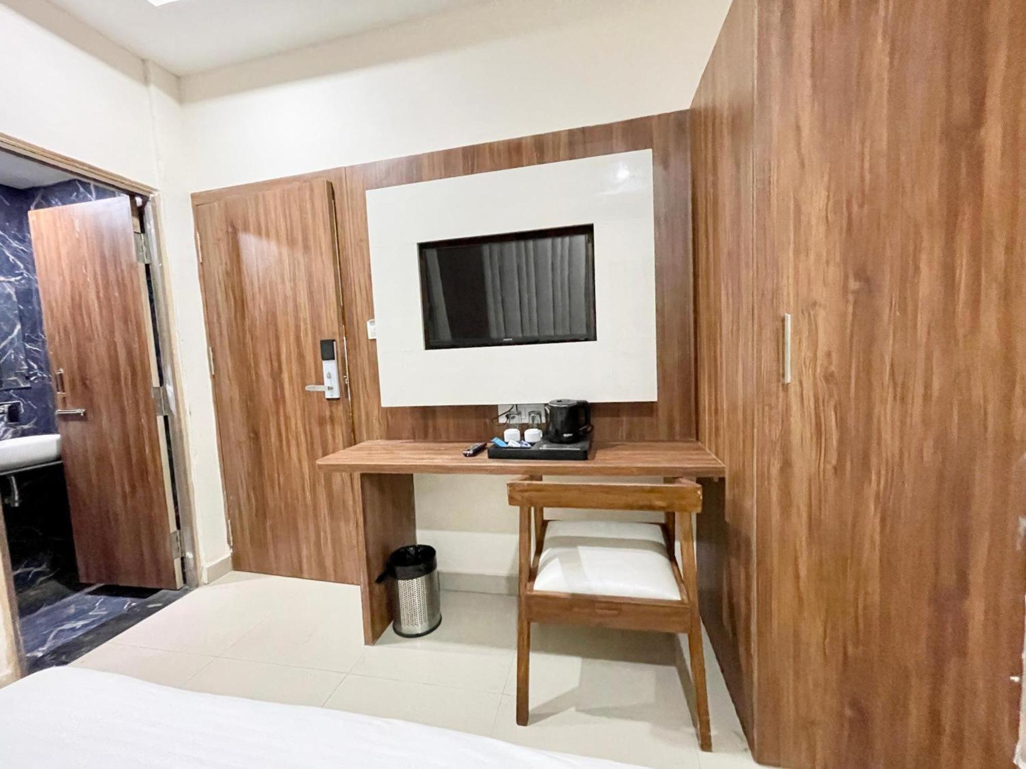 Hotel Shree Radha Krishna Varanasi Esterno foto