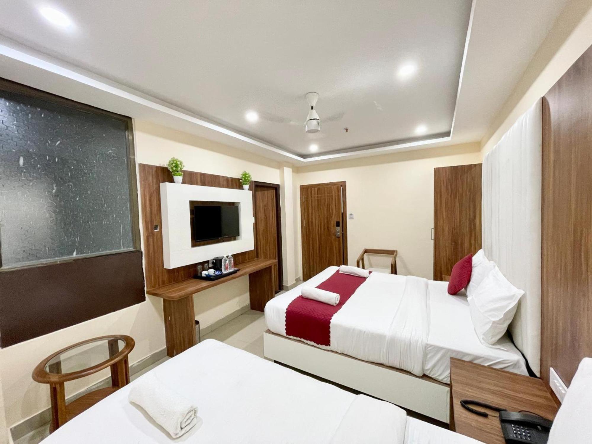 Hotel Shree Radha Krishna Varanasi Esterno foto