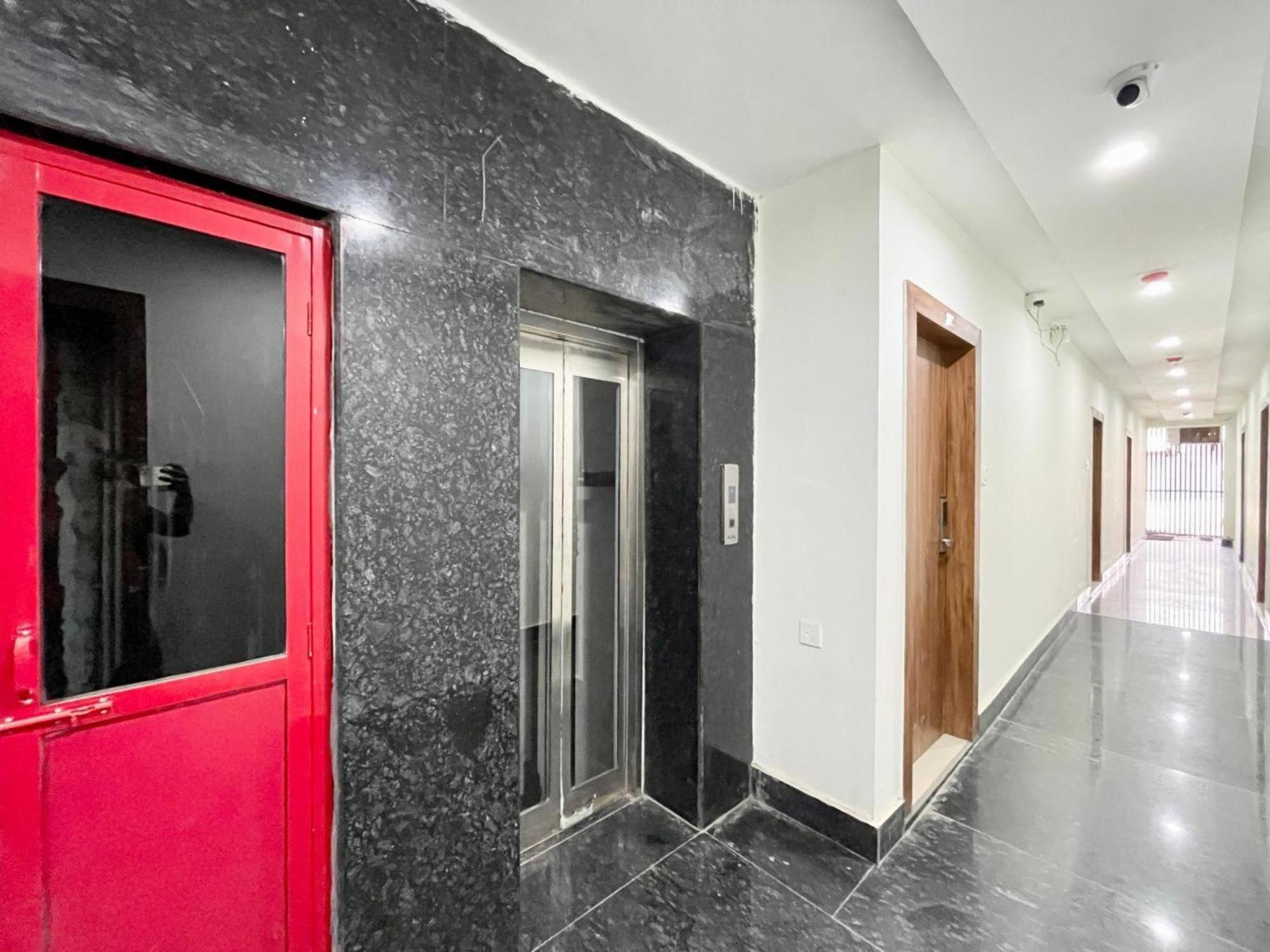 Hotel Shree Radha Krishna Varanasi Esterno foto