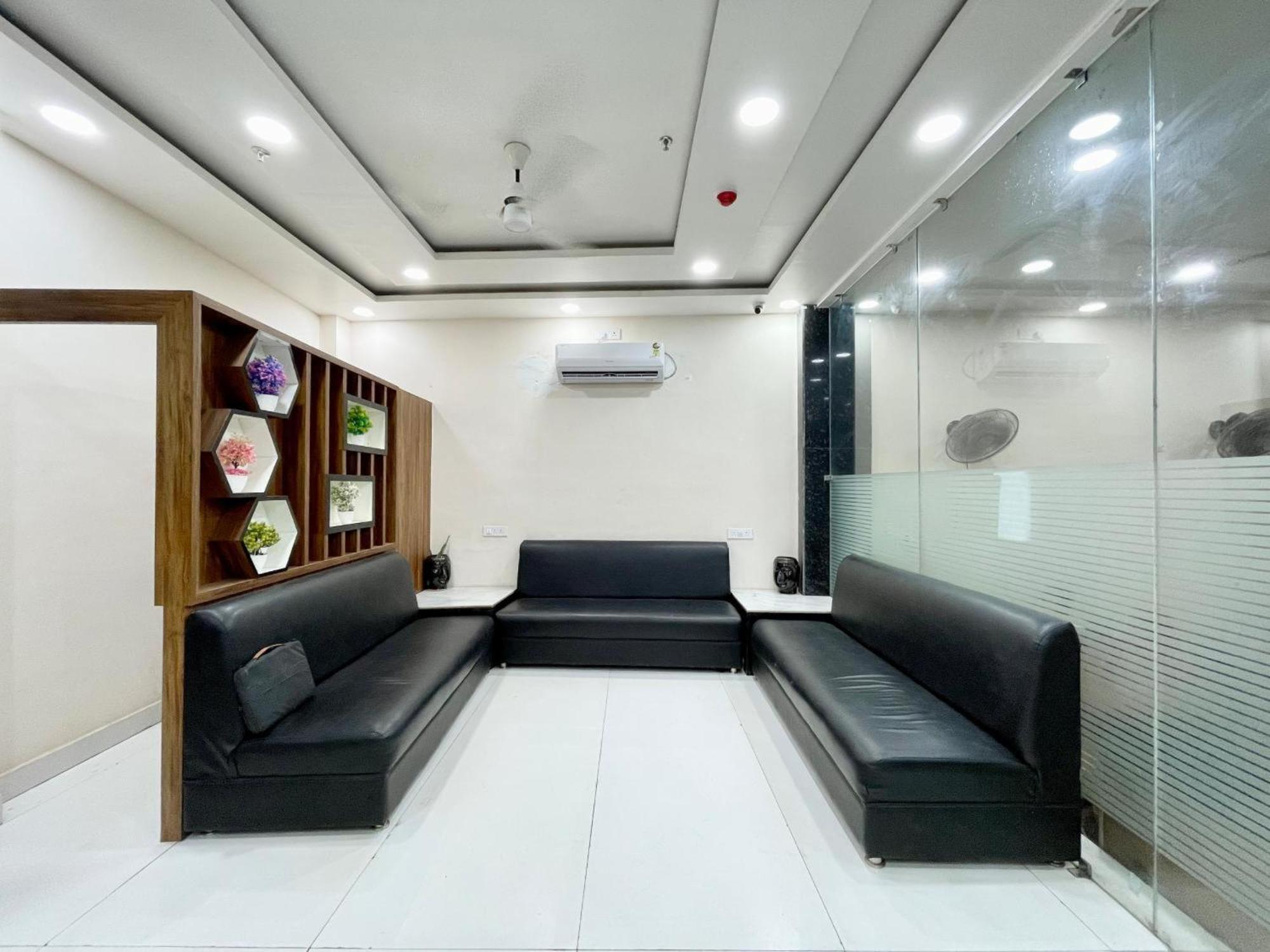 Hotel Shree Radha Krishna Varanasi Esterno foto