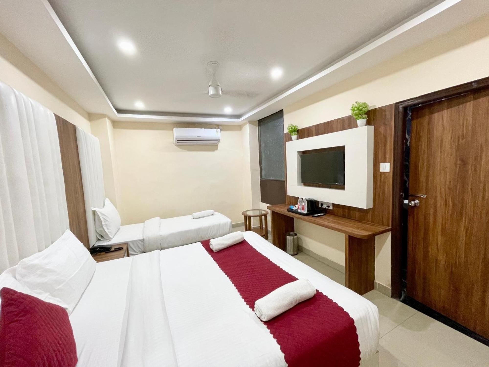Hotel Shree Radha Krishna Varanasi Esterno foto