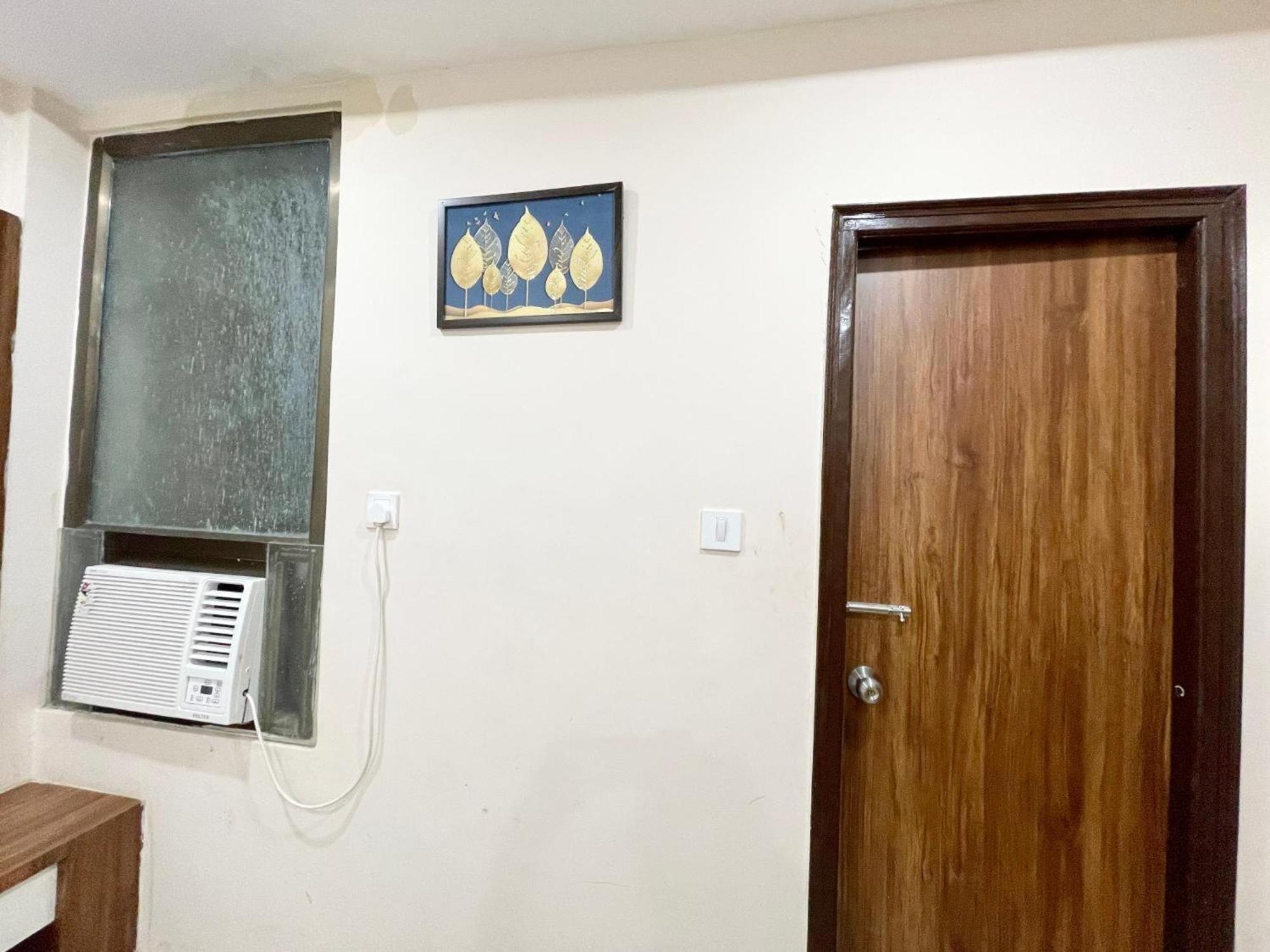 Hotel Shree Radha Krishna Varanasi Esterno foto