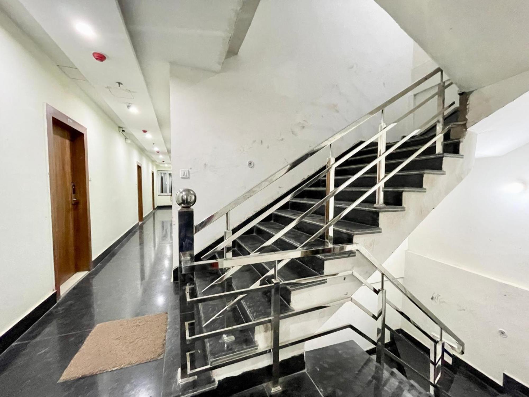 Hotel Shree Radha Krishna Varanasi Esterno foto